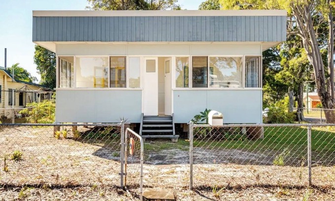 Bongaree House | Entire Beach House on Bribie Island. 1 block from waterfront!