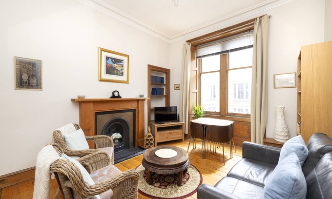 Stockbridge Apartment | Entire Charming 1BR Edinburgh Apt near city centre