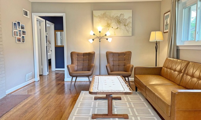 Arlington House | Entire Cozy 3 bedrooms Single Bungalow House in Arlington Near DC