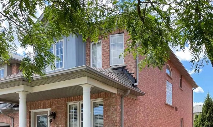 Burlington House | Entire End Townhouse Nearly Lake and Shopping Center with Large Deck and BBQ