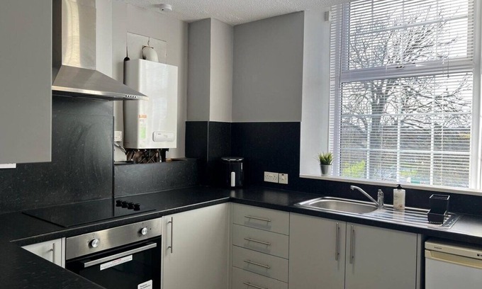 Barnsley Apartment | Entire Flat|Barnsley Centre | 3 Bedrooms| 7 Guests