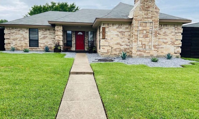 Garland House | Entire Home in Garland Full of Entertainment