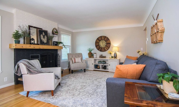 Richfield House | Entire Home in Minneapolis by Airport & Mall of America!