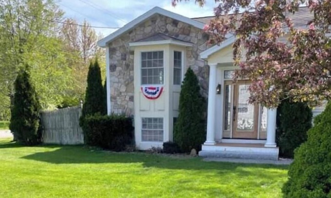 Southern Coast House | Entire Home In Saco Maine + GYM