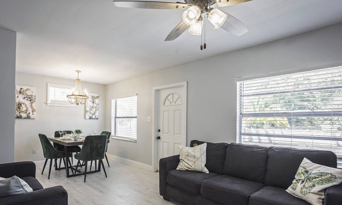 Temple Crest House | Entire home near Bush Garden, USF, Moffitt center