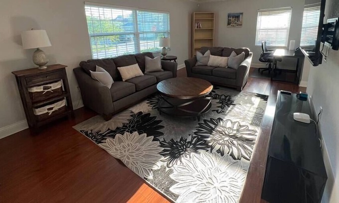 Palma Ceia House | Entire Home with Private Yard - 3 Bed/2 Bath Centrally Located Home!!