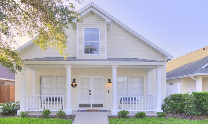 Bridgewater Crossing House | Entire House - 20 mins to Disney with game room and private pool
