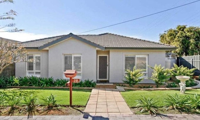 South Brighton House | Entire House 3BR 2BTH I 2 Courtyards I Wifi