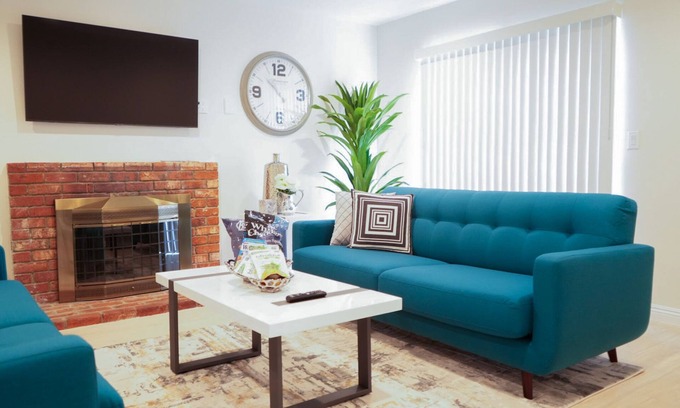 Bonita House | ENTIRE House!~3min to Old Town LaVerne!