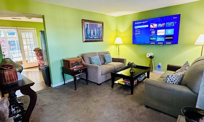 Plum Springs House | Entire House Family-Pets-Friendly Close to i65.