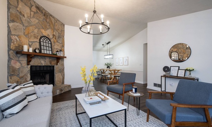 Lawrenceville House | Entire House Family Retreat/Pool Table/Large Deck