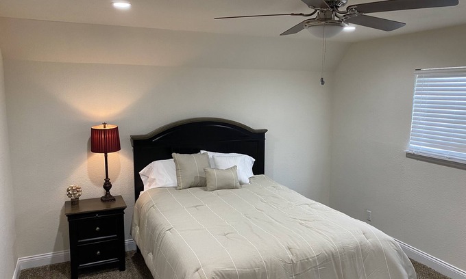 Oak Creek House | Entire House, Near Sea World, Six Flags, Lackland AFB,