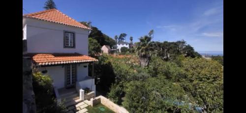 Sintra House | Entire House - Romantic Vintage Cottage