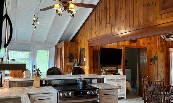 Wantage House | Entire Lakehouse Cabin by Mountain Creek & Warwick