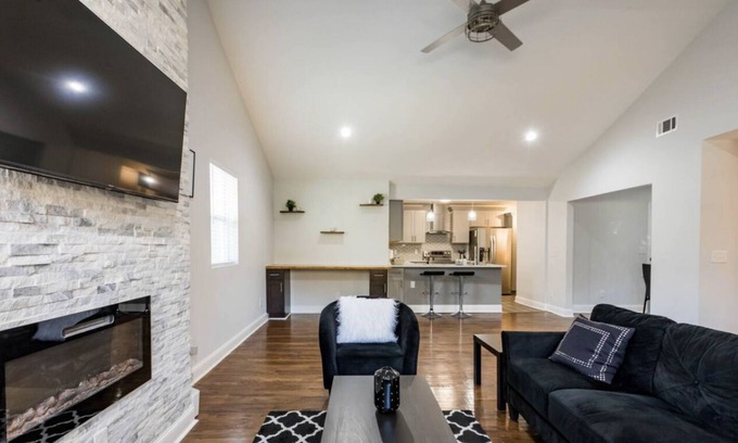 Collier Heights House | Entire Newly Renovated Home 10 mins from DT ATL