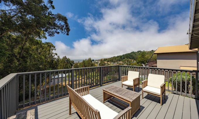 Linda Mar House | Entire Oceanview Coastal Retreat in Pacifica