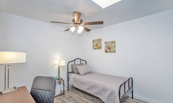 Yuma Corona Condo | Entire - Pristine & Modern Condo