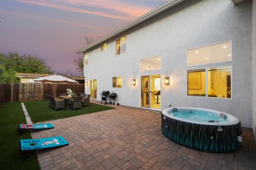 Bostonia House | Entire Private 3BR - 2Bth w Yard, Parking, King Bed, Hot Tub