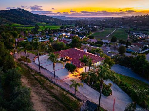 Fallbrook House | Entire Private 5-BR 3-Acres Estate, 3000 sqft, near Winery in Fallbrook, Available Now