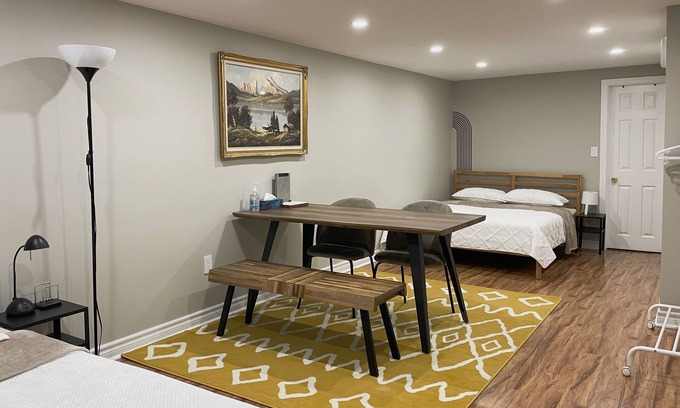 Erin Mills Apartment | Entire Private Family-sized Suite w/Free parking