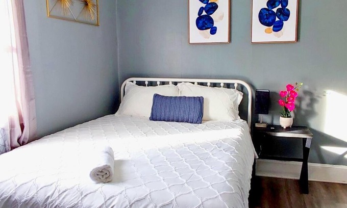 Near Eastside Apartment | Entire Studio Apartment #2/Minutes to Downtown Indianapolis