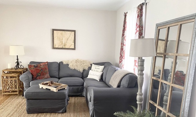 Bolivar House | Entire townhome 1/2 mile from historic Harpers Ferry