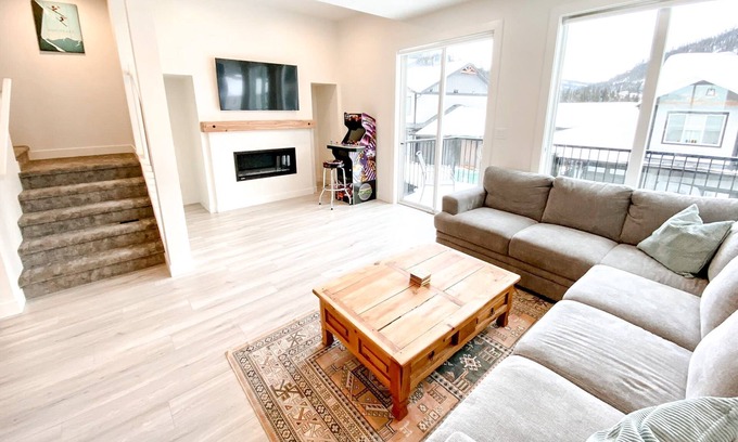 Fairways House | Entire Townhouse w/large private hot tub