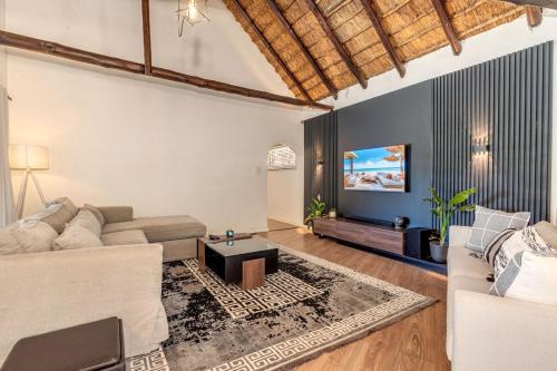 Greater Johannesburg Metropolitan Area House | Entire Villa in Bryanston