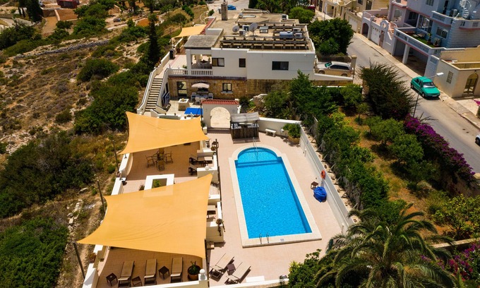 Mellieħa Heights Villa | Entire Villa