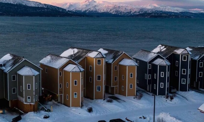 Homer House | Entire waterfront unit for your whole family!