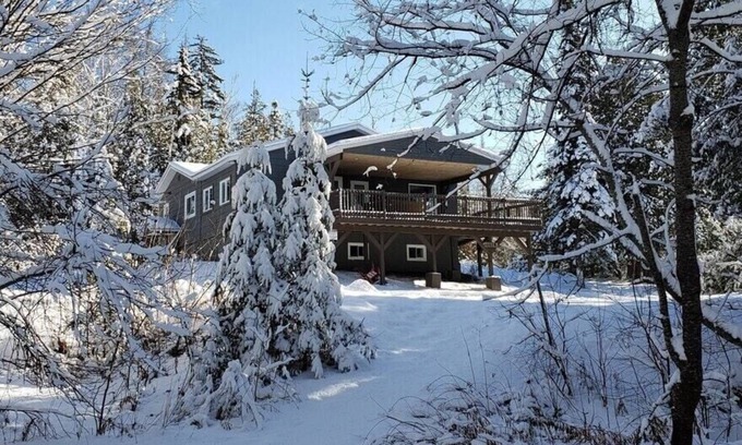 St-Adolphe-d'Howard Ski Chalet | Entre Monts et Lac - Lake Access, Fire & Relax