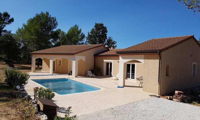 Signes House | Entre Pins et Soleil - Maison avec piscine privée