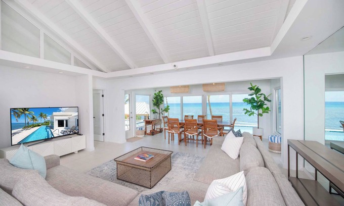 North Side House | Envision: Renovated Beach Villa w/Private Pool, Jacuzzi, & Backyard Snorkeling