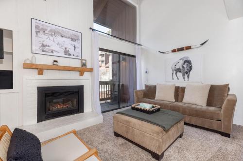 Mammoth Lakes Apartment | Epic Condo walk to Canyon Lodge