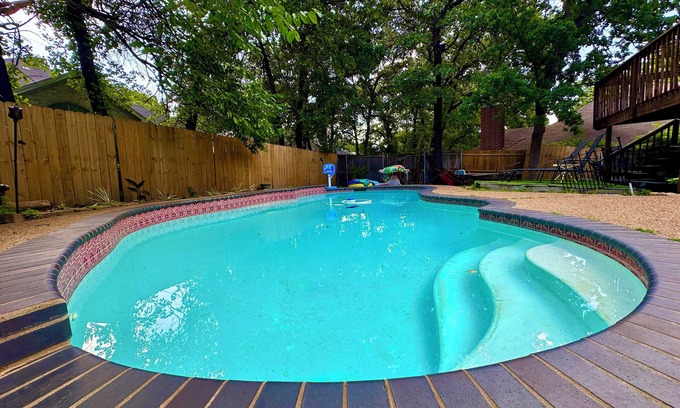 Ederville House | Epic Location Cool Pool, 6Flags, Rangers, Cowboys