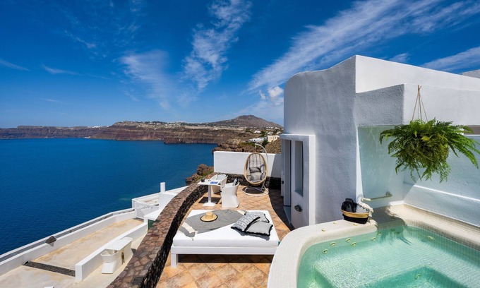 Akrotiri Hotel | Epic View Suites