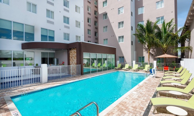Seybold Apartment | Equipped Suite with FREE Airport Shuttle to MIA | Free Breakfast + Pool Access