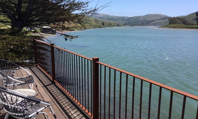 Jenner House | 'Erinleigh By The Sea' Waterfront