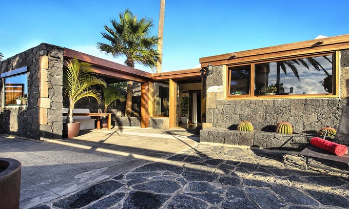 Masdache House | Ermita Perdomo, Modern Style with a Rustic Twist