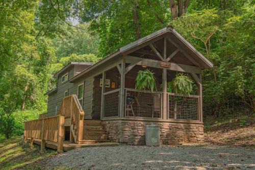 Lookout Valley Neighborhood Association House | Ernie Cabin Wauhatchie Woodlands Tiny Cabin