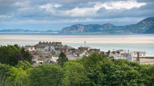 Beaumaris House | Eryri