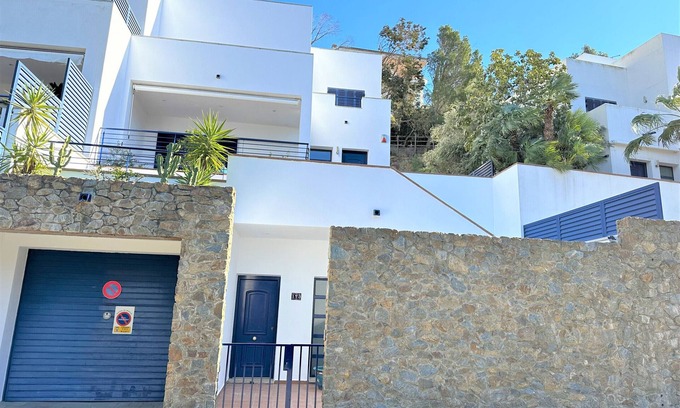 Almadraba-Canyelles Ski Chalet | 160-Beautiful house with sea view and small pool for relax