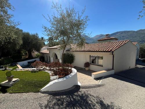 Saint-Martin-du-Var Apartment | Escapade entre Mer et Montagnes