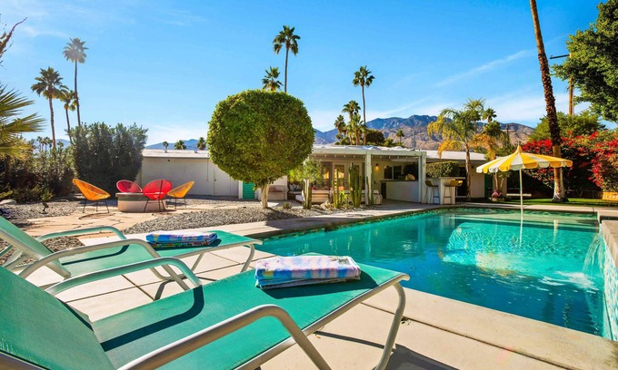 Sunmor House | Escapade - Pool & WiFi
