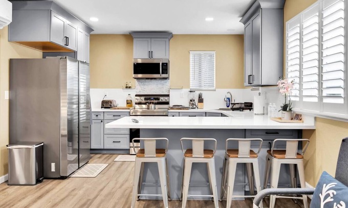 Santa Clarita House | Escape in the Canyon w/ Tennis Court