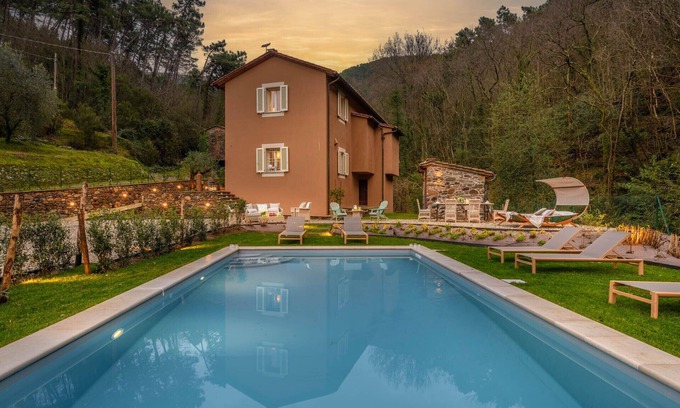 Santa Maria del Giudice Villa | Escape to Tuscany: serene farmhouse with pool & views