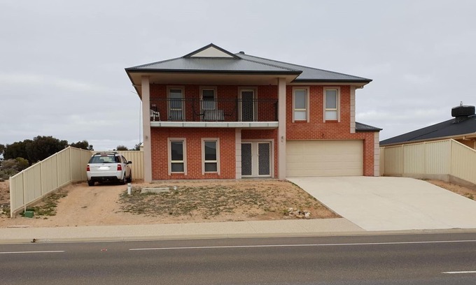Wallaroo House | Escape Near the Beach (GROUND FLOOR ONLY)