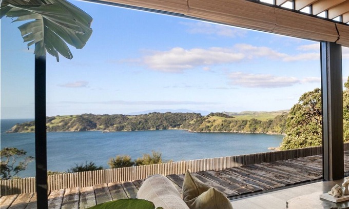Waiheke Island House | ESCAPE ON BELLE | Coast & Country | WINTER DEAL - Stay for 3, Pay for 2