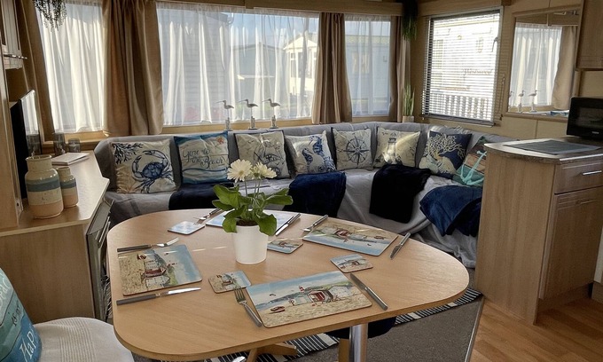 Whitstable Ski Chalet | Escape rio1 Caravan Seasalter Beach Outdoor Pool