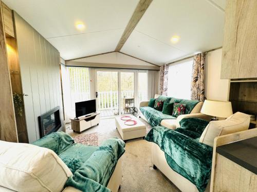 St Leonards-On-Sea Other | Escape The City - Cozy Caravan Next To The Lake